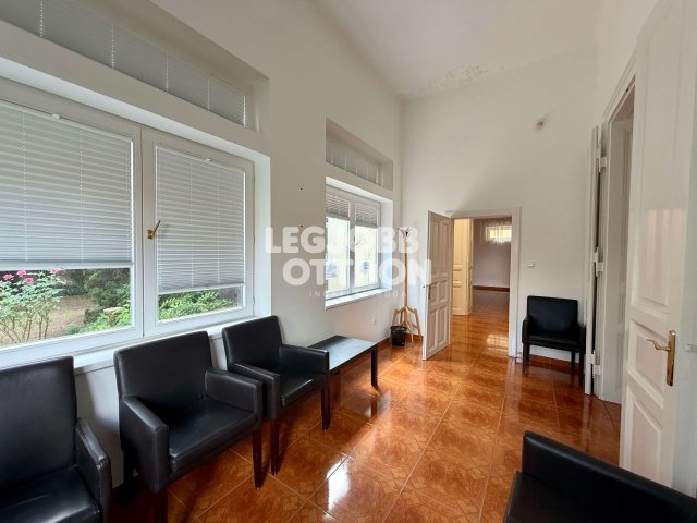 Eladó családi ház, Cegléden 120 M Ft, 3 szobás