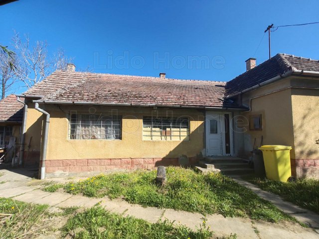 Eladó családi ház, Holládon 28 M Ft, 3+1 szobás