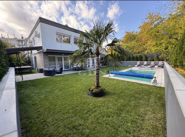 Eladó ikerház, Budapesten, XVI. kerületben 274 M Ft, 5+2 szobás