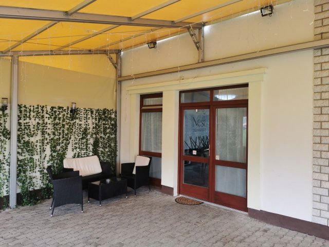 Eladó üzlethelyiség, Mosonmagyaróváron 120 M Ft