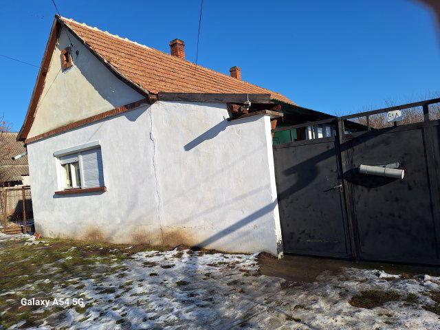 Eladó családi ház, Sükösdön 6 M Ft, 2 szobás
