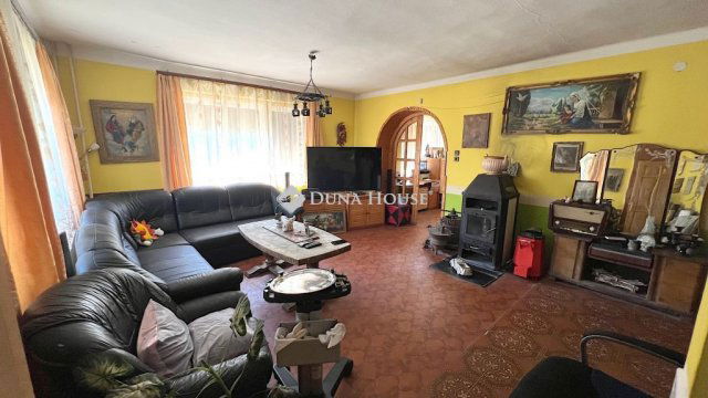 Eladó családi ház, Turán, Tüzér utcában 46.99 M Ft, 5 szobás