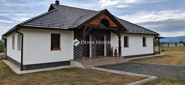 Eladó családi ház, Berkenyén 320 M Ft, 5 szobás
