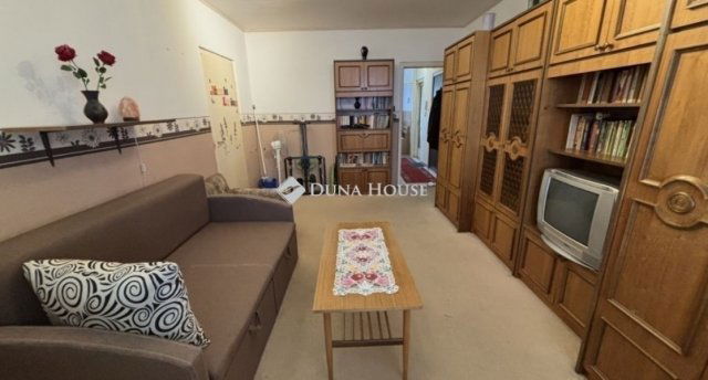 Eladó panellakás, Budapesten, XV. kerületben 76 M Ft, 4 szobás