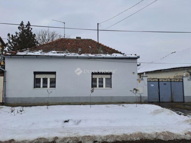 Eladó családi ház, Kunbaján 9 M Ft, 3 szobás