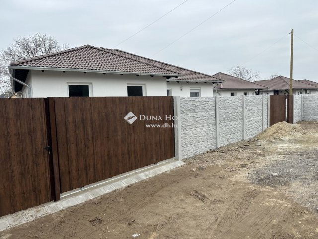 Eladó ikerház, Monorierdőn 65 M Ft, 4 szobás