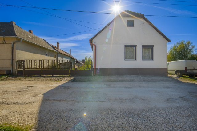 Eladó családi ház, Fehérvárcsurgón 29.99 M Ft, 3 szobás