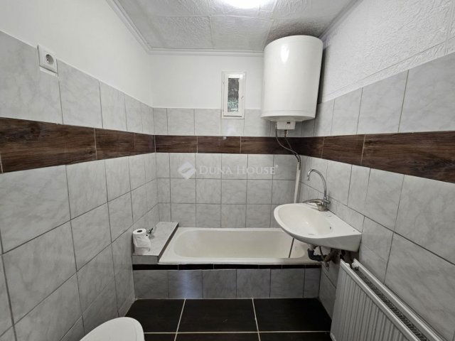 Eladó családi ház, Keszün 30 M Ft, 3 szobás