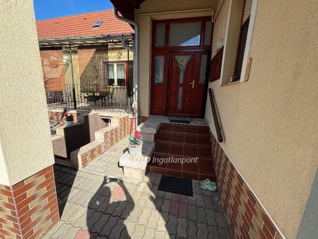 Eladó családi ház, Nyíregyházán 95 M Ft, 4+1 szobás