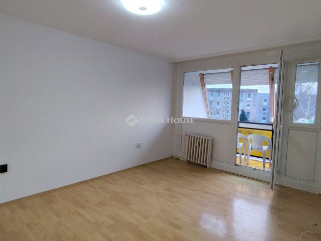 Kiadó panellakás, albérlet, Pécsett, Derék-réti úton