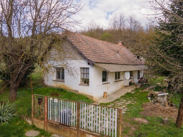 Eladó családi ház, Kisecseten 19.9 M Ft, 2 szobás