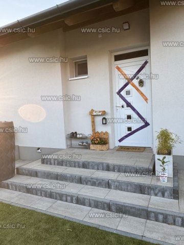 Eladó családi ház, Vácrátóton 84.9 M Ft, 1+3 szobás