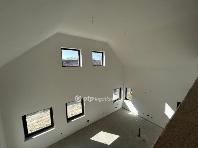 Eladó családi ház, Vértesacsán 137.5 M Ft, 8+2 szobás