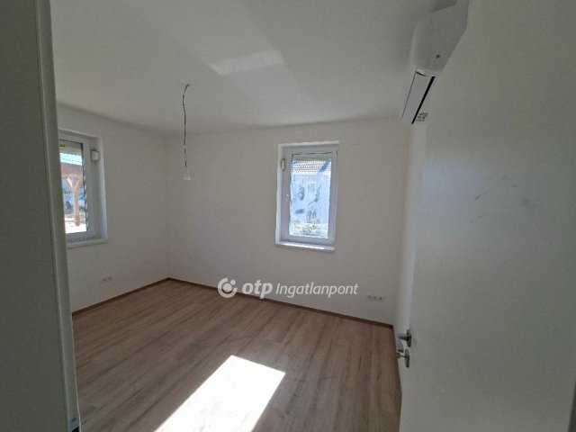 Eladó családi ház, Kulcson 85 M Ft, 4 szobás