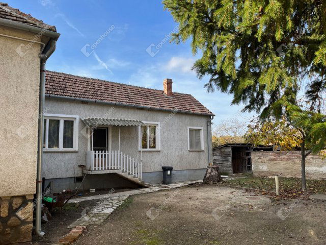 Eladó családi ház, Fertődön 47.5 M Ft, 3+2 szobás