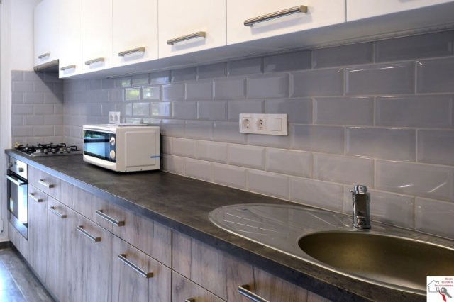 Eladó panellakás, Pécsett 63.9 M Ft, 3 szobás