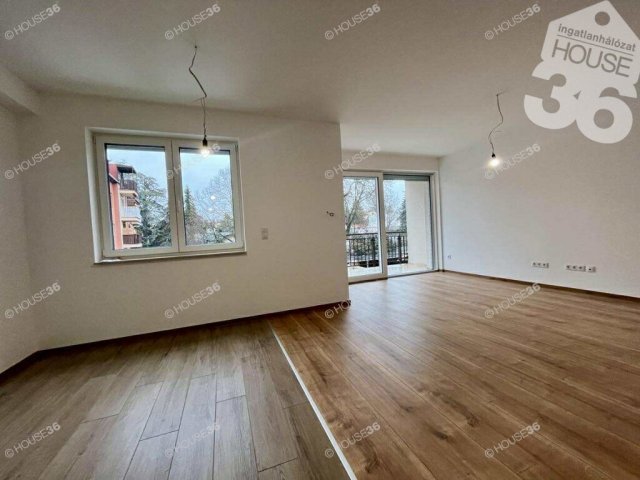 Eladó téglalakás, Kecskeméten 111.5 M Ft, 3 szobás