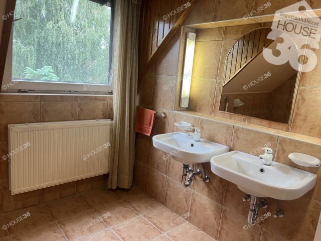 Eladó családi ház, Kecskeméten 139.9 M Ft, 7 szobás