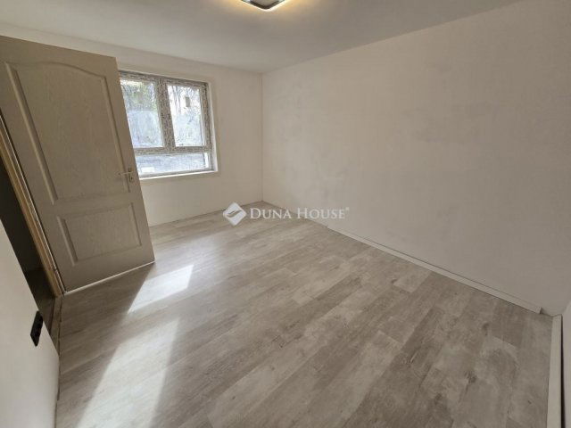 Eladó családi ház, Sárbogárdon 27.99 M Ft, 3 szobás