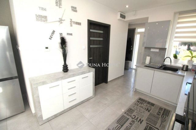 Eladó családi ház, Kecskeméten 99.9 M Ft, 5 szobás