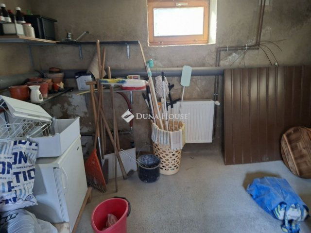 Kiadó családi ház, albérlet, Pécsett 180 E Ft / hó, 2 szobás