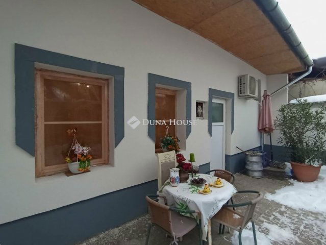 Eladó családi ház, Esztergomban, Eszperantó utcában 60 M Ft