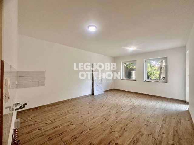 Kiadó téglalakás, albérlet, Cegléden 300 E Ft / hó, 3 szobás