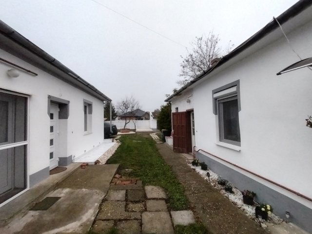 Eladó téglalakás, Szolnokon 25 M Ft, 1 szobás