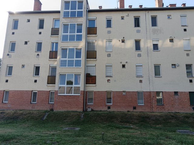 Eladó téglalakás, Szegeden, Alsó kikötő soron 27.5 M Ft