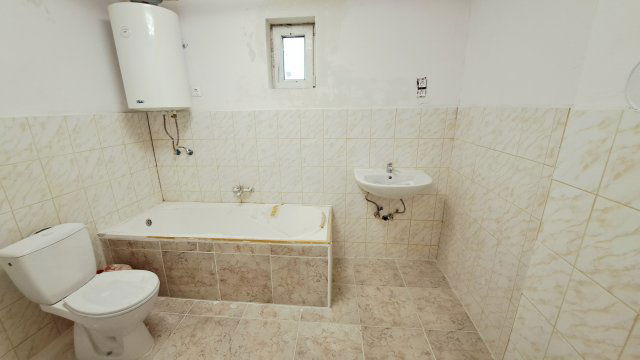 Eladó családi ház, Sárkeresztúron 20 M Ft, 3 szobás