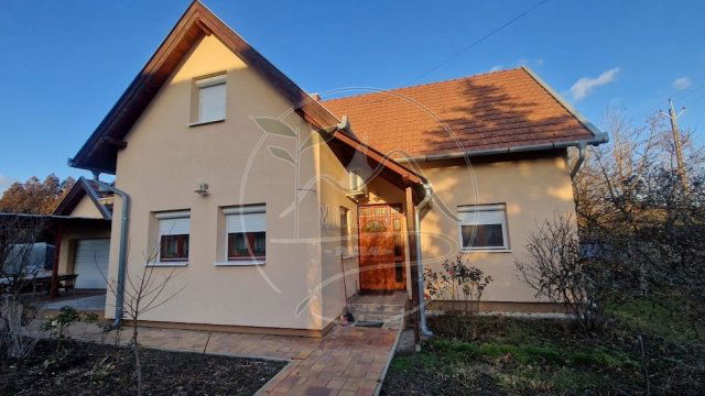 Eladó családi ház, Békéscsabán 78.9 M Ft, 6 szobás