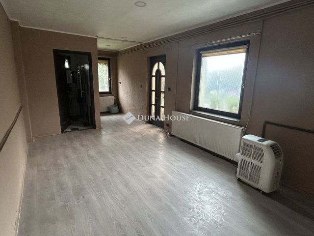 Eladó családi ház, Székesfehérvárott 77.5 M Ft, 6 szobás