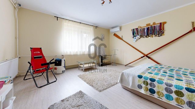 Eladó családi ház, Győrött 199.9 M Ft, 7 szobás