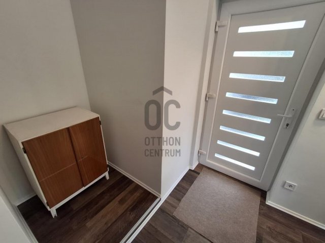 Eladó családi ház, Cegléden 49.9 M Ft, 2 szobás