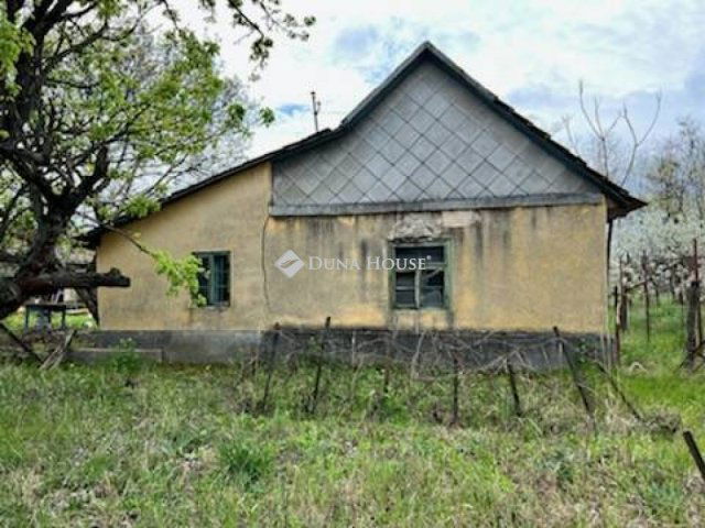 Eladó telek, Tápiószőlősön, Bicskei úton 6 M Ft