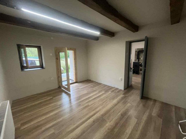 Eladó családi ház, Iváncon 20.6 M Ft, 2 szobás