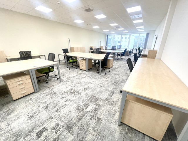 Kiadó iroda, Debrecenben, Barna utcában 1600 E Ft / hó, 1 szobás