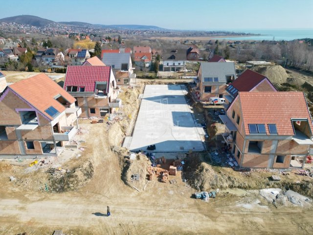 Eladó családi ház, Balatonfüreden 224.75 M Ft, 4 szobás