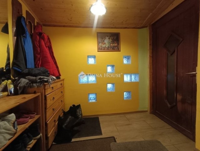 Eladó családi ház, Százhalombattán 74.9 M Ft, 5 szobás