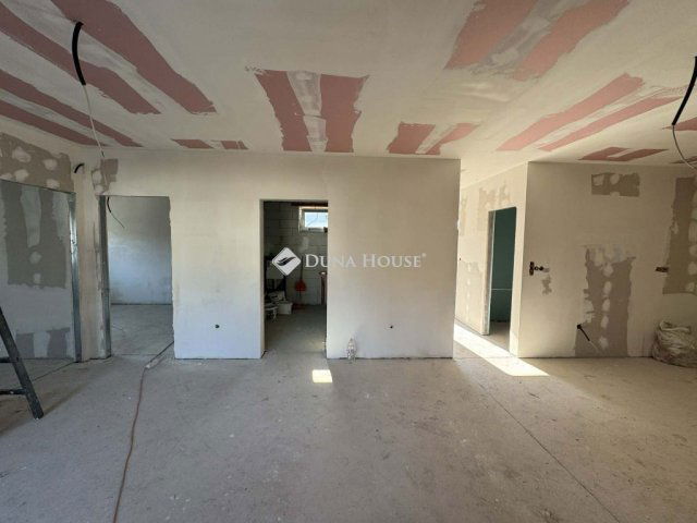 Eladó családi ház, Bicskén 100.5 M Ft, 4 szobás