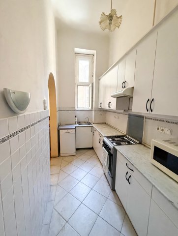 Eladó téglalakás, Budapesten, V. kerületben 149.9 M Ft, 3 szobás