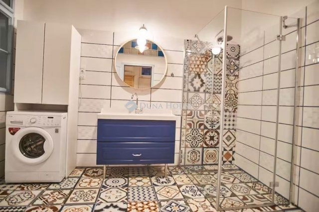 Eladó téglalakás, Budapesten, VII. kerületben 129.9 M Ft