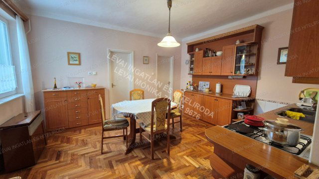 Eladó családi ház, Békéscsabán 49.5 M Ft, 4 szobás
