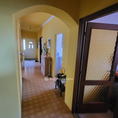 Eladó családi ház, Mikepércsen 56 M Ft, 3+1 szobás