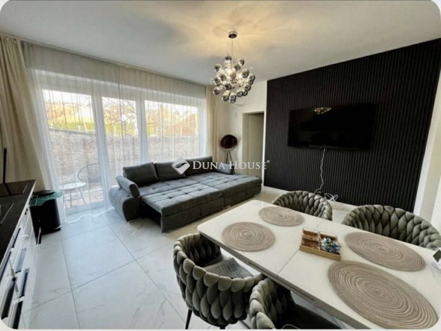 Eladó téglalakás, Pécsett, Szigeti úton 66.9 M Ft, 2 szobás