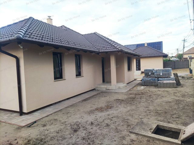 Eladó családi ház, Vácrátóton 127.9 M Ft, 5 szobás