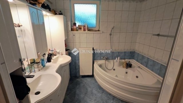 Eladó családi ház, Kecskeméten 127 M Ft, 4 szobás