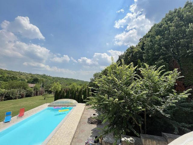Eladó családi ház, Pécelen 429 M Ft, 5 szobás