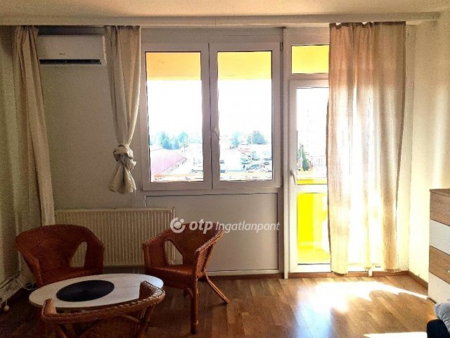 Eladó panellakás, Szigetszentmiklóson 62.9 M Ft, 2+1 szobás