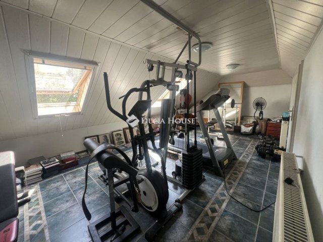 Eladó családi ház, Szegeden 150 M Ft, 4+1 szobás